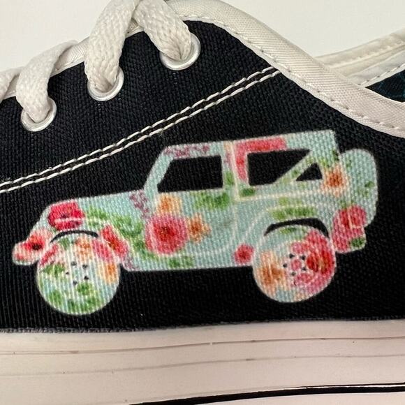 Custom Jeep Girl Low Top Canvas Tennis Shoes, Black/White Colorway, size 9 - Picture 3 of 12